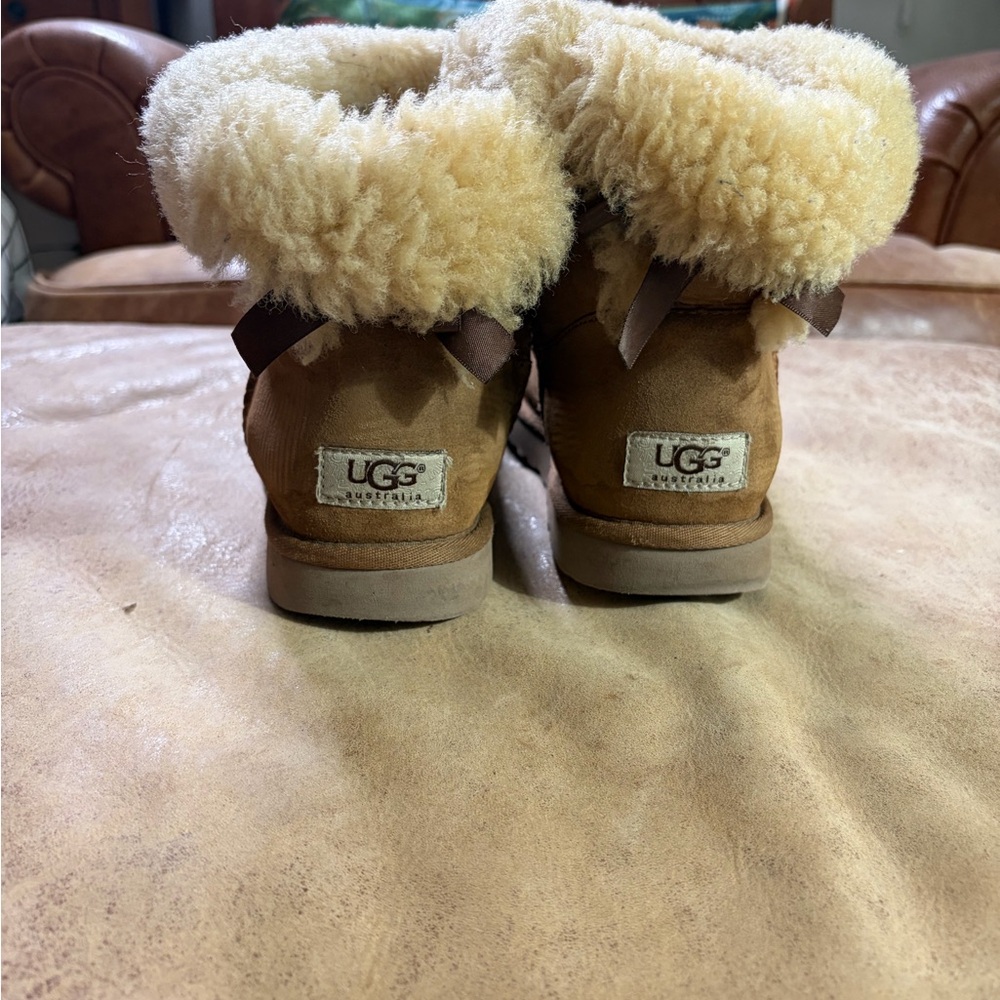 UGG Mini Bailey Bow II boot in chestnut color. Women’s size 7